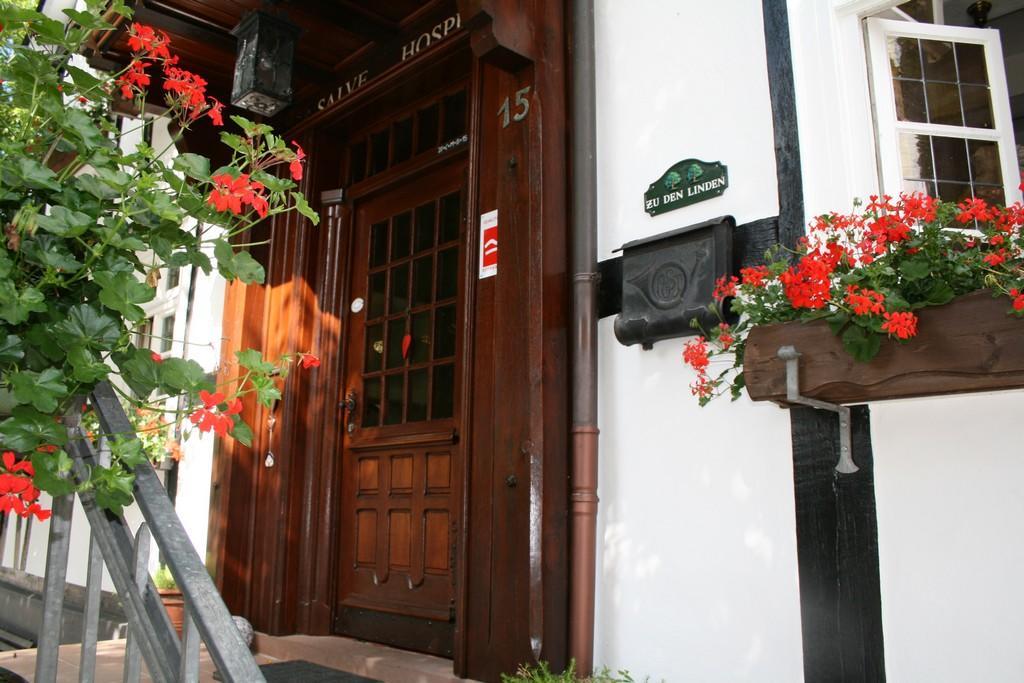 Hotel Gasthof Zu Den Linden Oberhundem Bagian luar foto