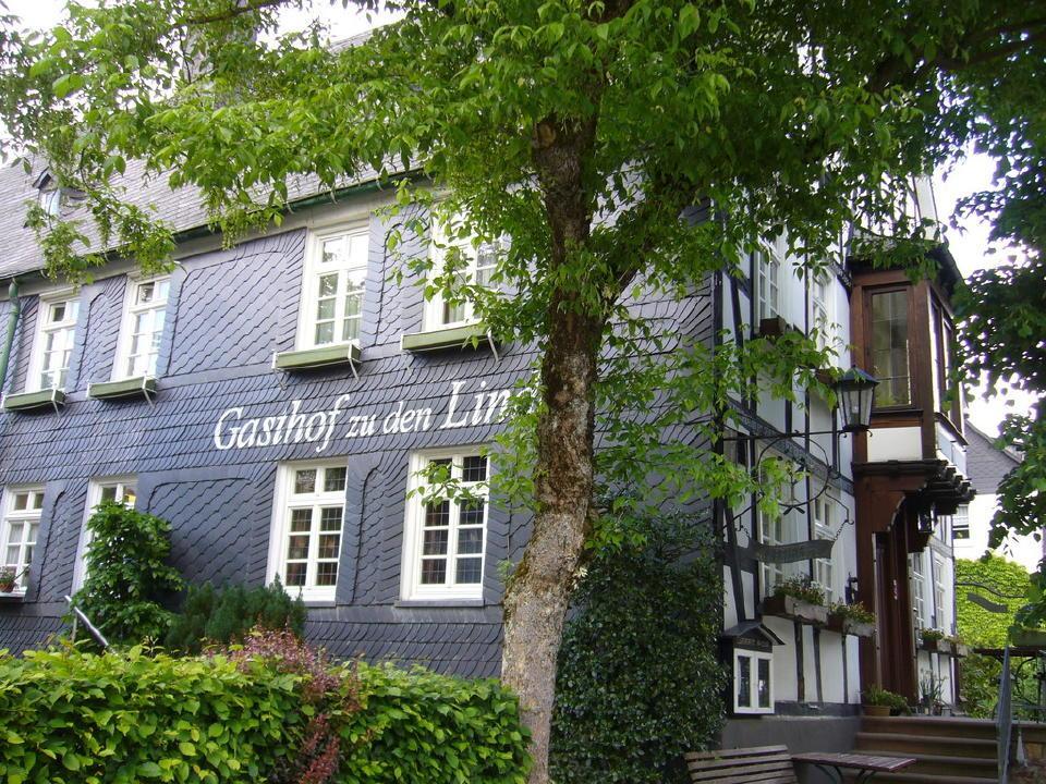 Hotel Gasthof Zu Den Linden Oberhundem Bagian luar foto